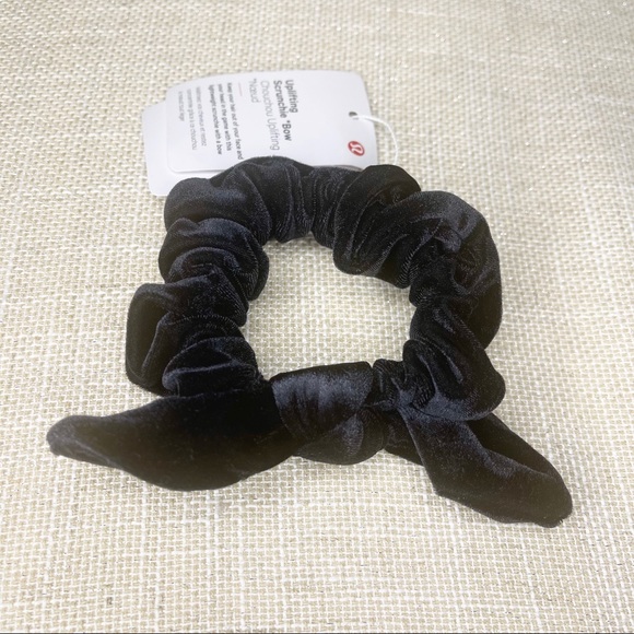 Lululemon Uplifting Scrunchie Black Velvet Bow Nwt - Picture 3 of 7